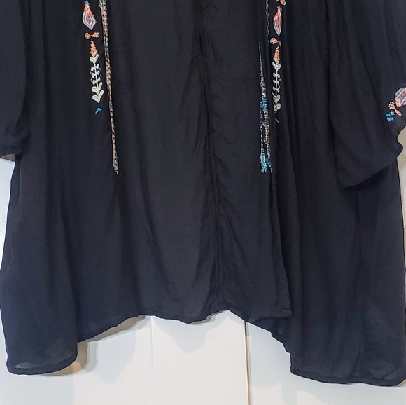 American Eagle Kimono Cardigan Floral Embroidery Medium Black Aztec Southwestern - Picture 4 of 14